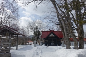 春近い阿寒岳神社