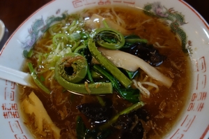 夕暮れと山菜ラーメン♪