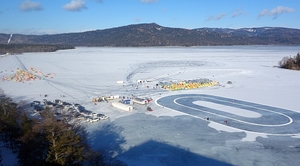 氷上遊園地俯瞰