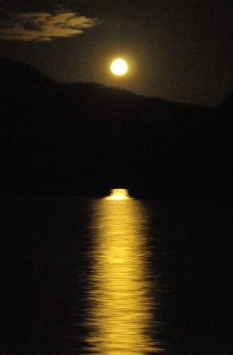 月夜の阿寒湖温泉
