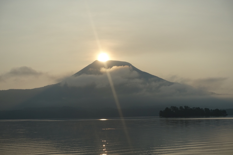 夏は雄阿寒岳とご来光