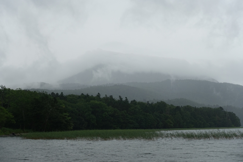 雨の阿寒湖