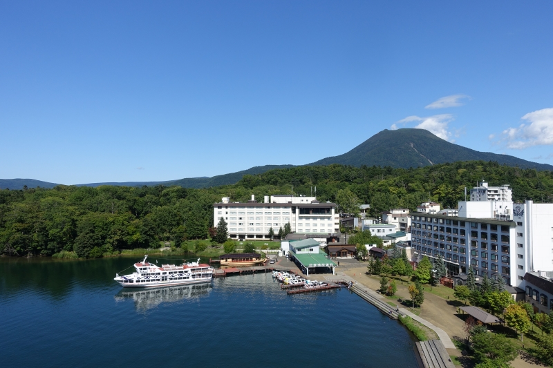 阿寒湖温泉と雄阿寒岳