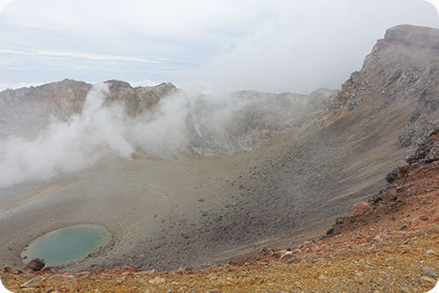 雌阿寒岳